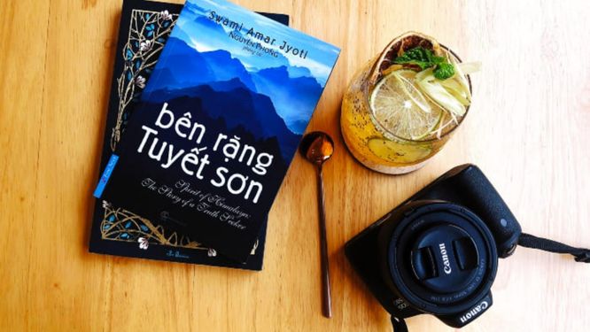 Tóm tắt Bên Rặng Tuyết Sơn – Tình thương được khai mở và soi chiếu